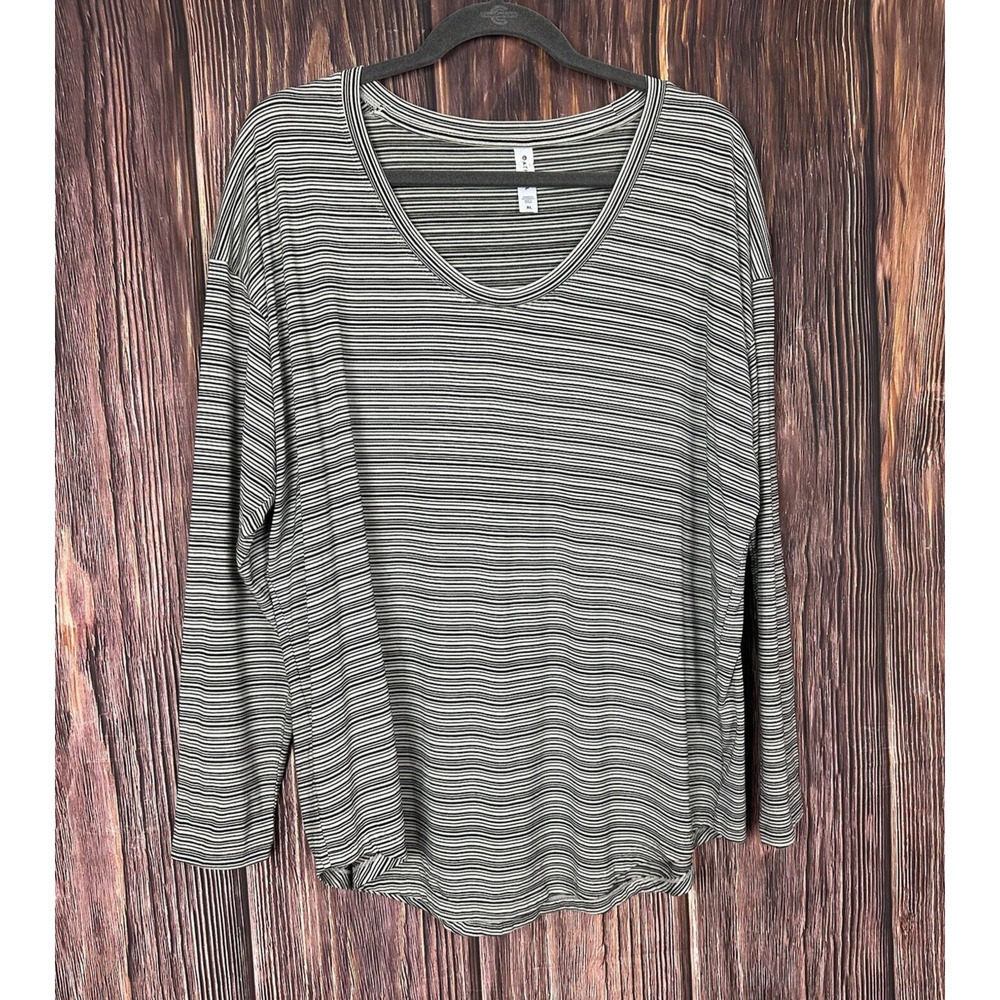 Athleta Black White Stripe Long Sleeve Scoop Neck Shirt Womens Size XL